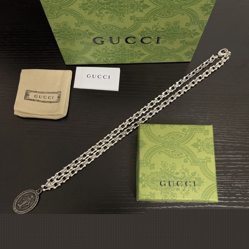 G*u*i necklaces